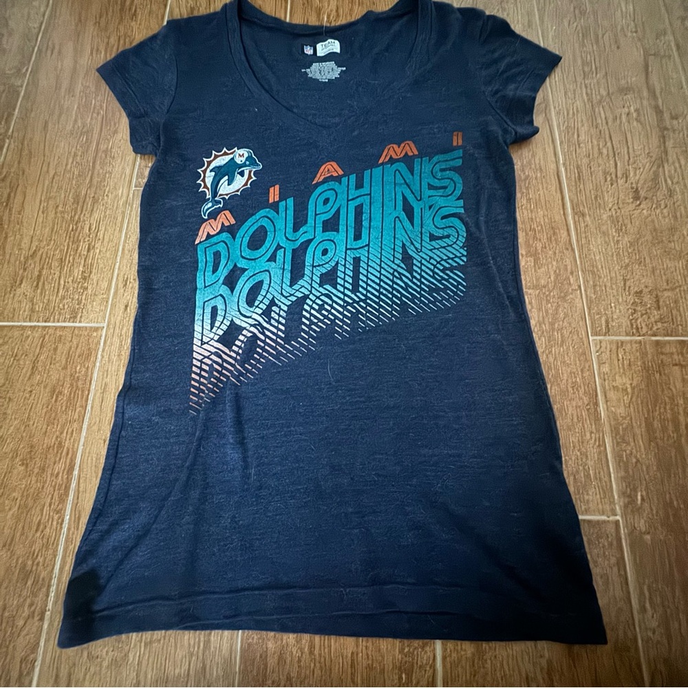 NWOT Miami Dolphins tee